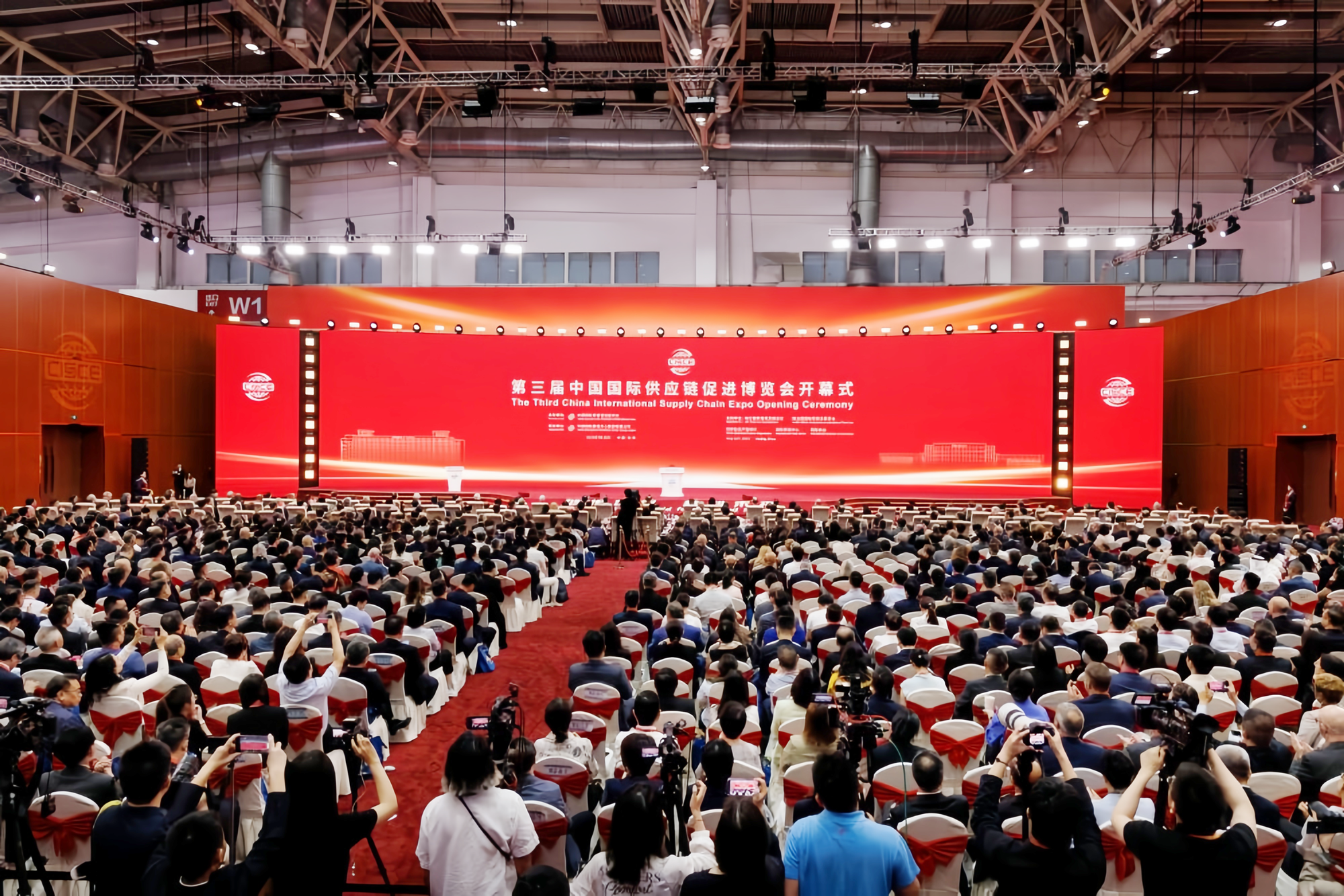 中华全国青年联合会第十四届委员会全体会议在人民大会堂隆重召开